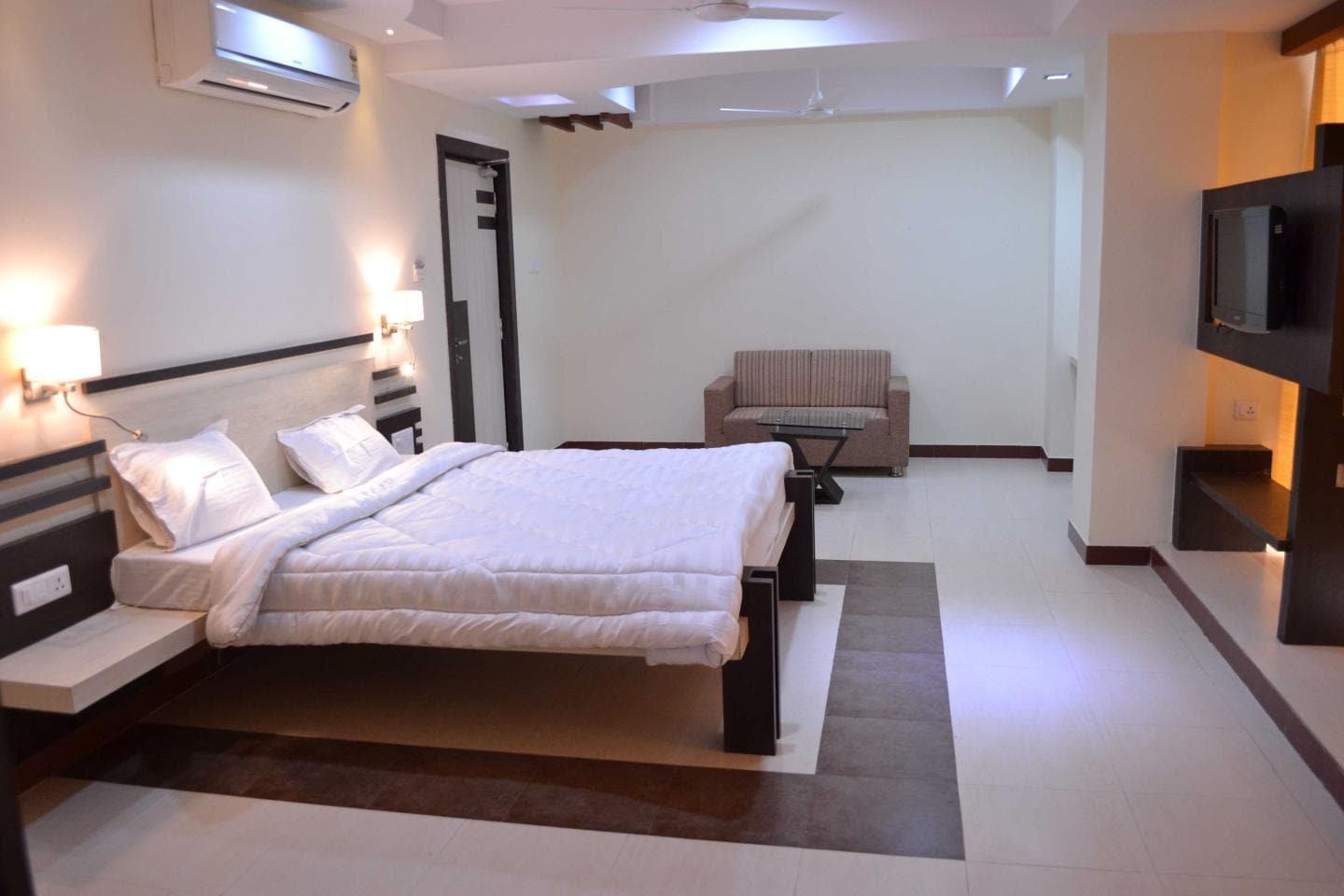 Hotel Central Park - Tap to explore photos