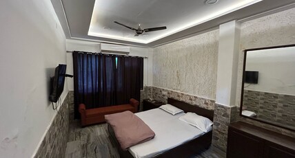 Hotel Kanishka Room Type - Deluxe AC Room