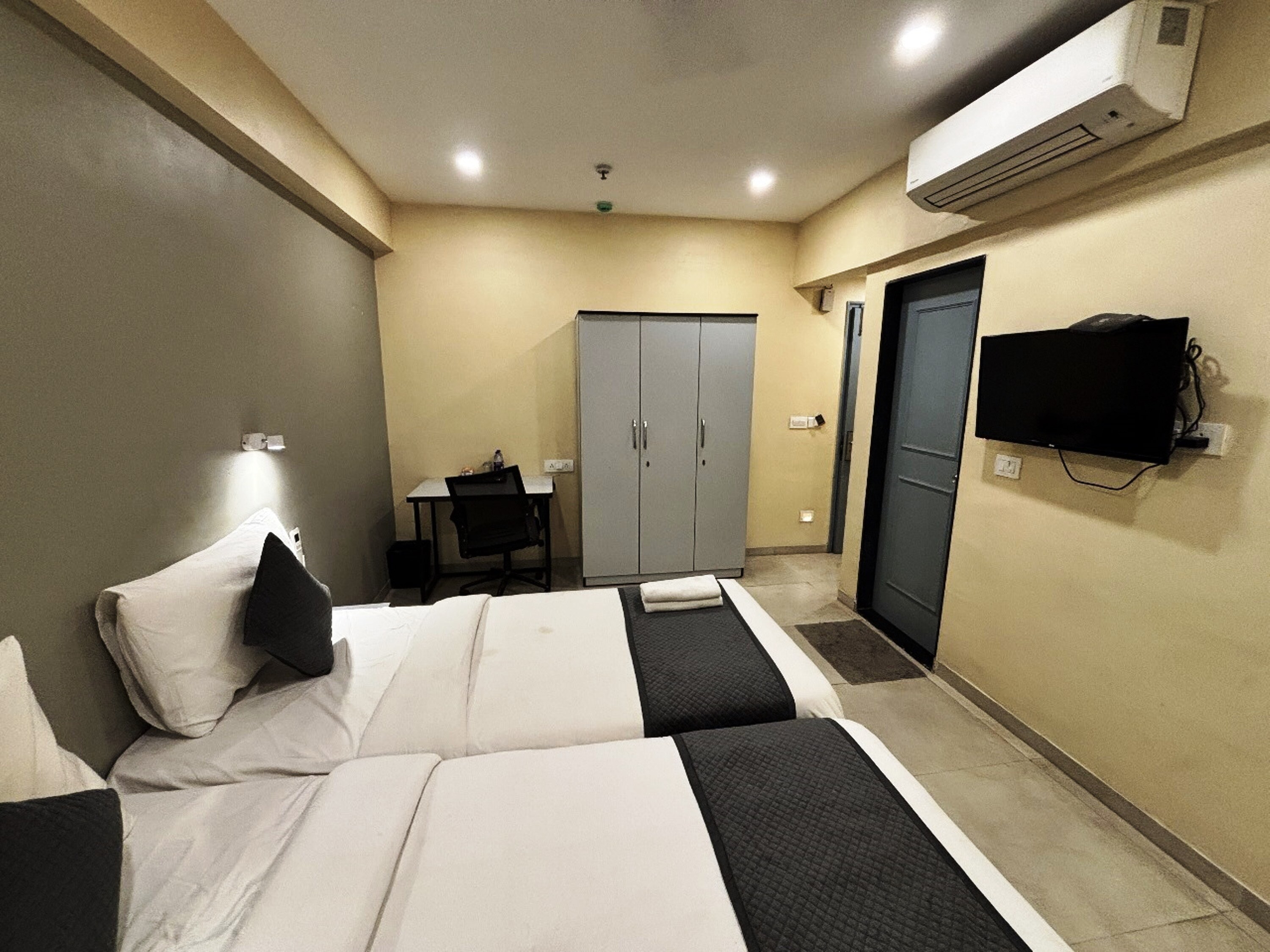 Housemate Twin apartments in Kharadi - Tap to explore photos