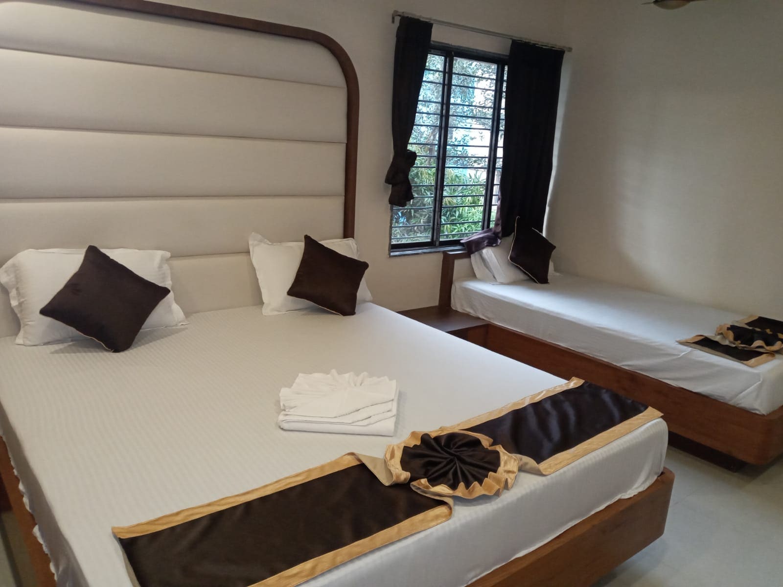 M JAC INTERNATIONAL - Tap to explore photos