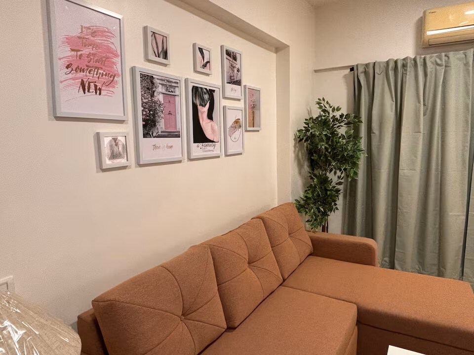 Spacious 1BHK Off Carter Road - Tap to explore photos