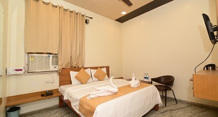 Hotel Paradise Continental  800 Meters from Railway Station Room Type - Deluxe AC Room