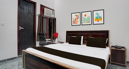 Nidhivan Dham Hotel - Near Janam Bhoomi Mathura Room Type - Deluxe Room