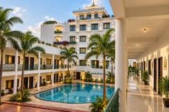 Mahamaya Palace Hotel & Conference Center
