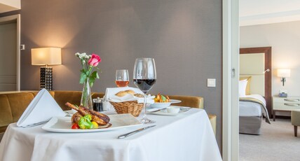 Crowne Plaza Hotel Bucharest Room Type - 1 King Bed 1 Bedroom Suite Balcony