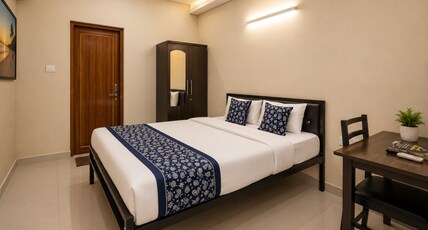 AVSHREE CROWN COMFORT STAY Room Type - DELUXE ROOM 2