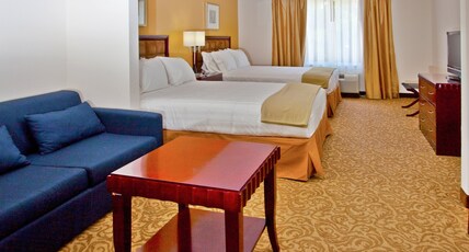 Holiday Inn Express & Suites BROOKSVILLE-I-75 Room Type - 2 Queen Suite Addl Living Area Sofa Bed
