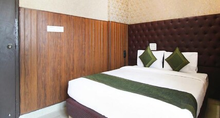 Dvarka inn Room Type - Super deluxe room