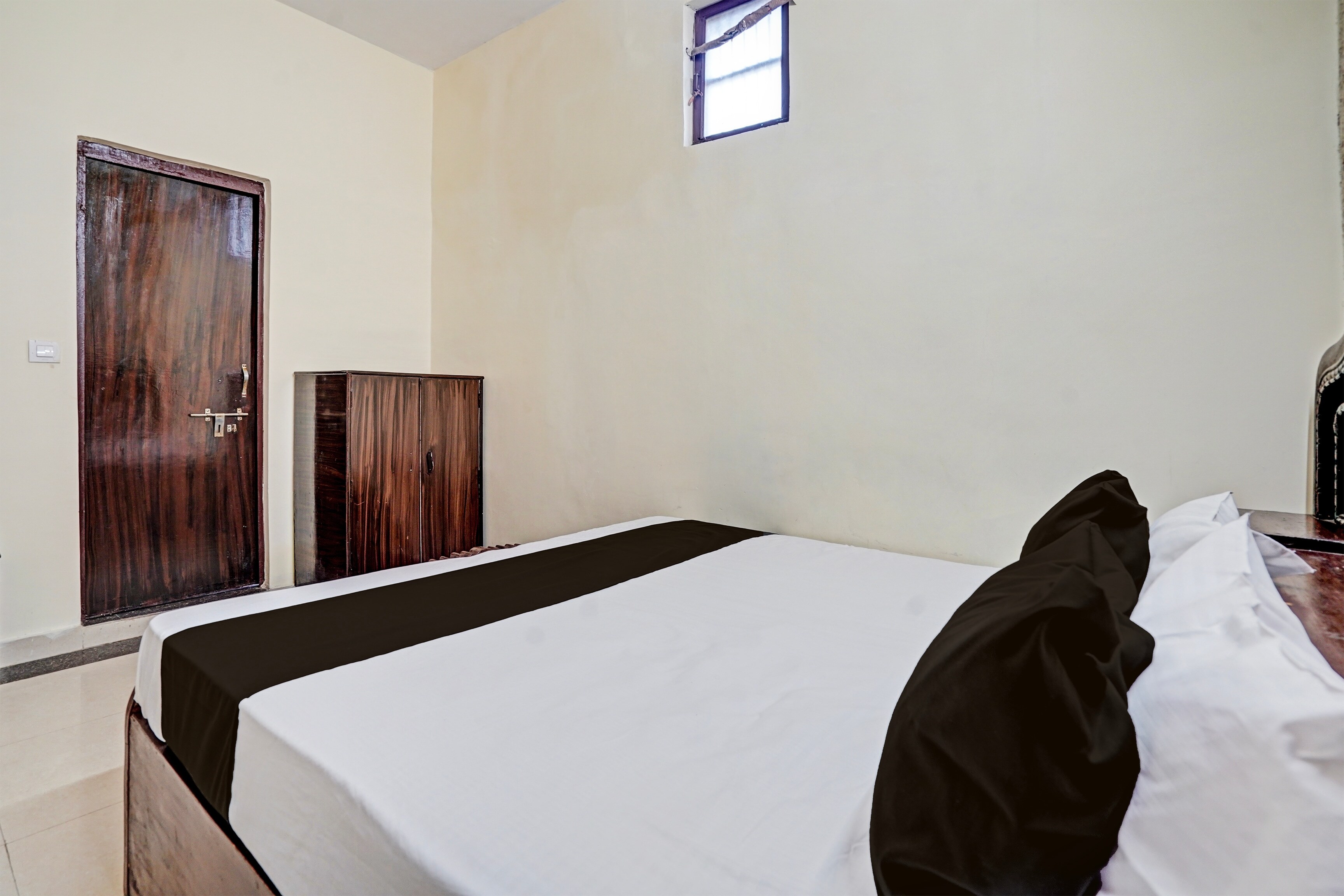 Hotel O KNIGHT IN HOMESTAY - Tap to explore photos