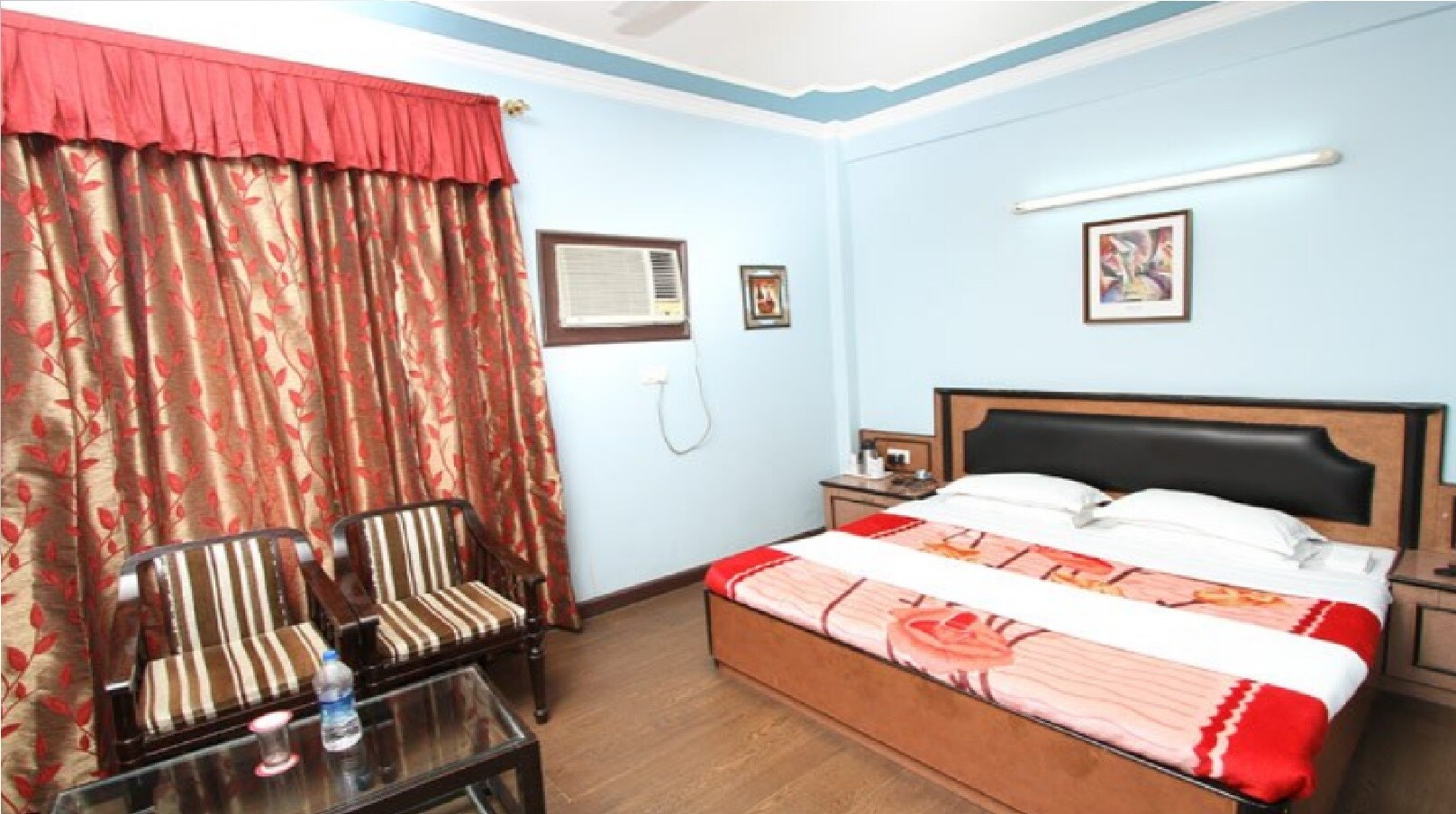 Mudasir Guest House - Tap to explore photos