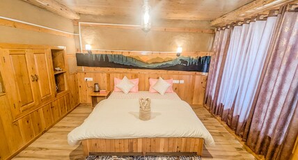Aashiyana - The Kathkuni House Room Type - Deluxe Double room with Balcony
