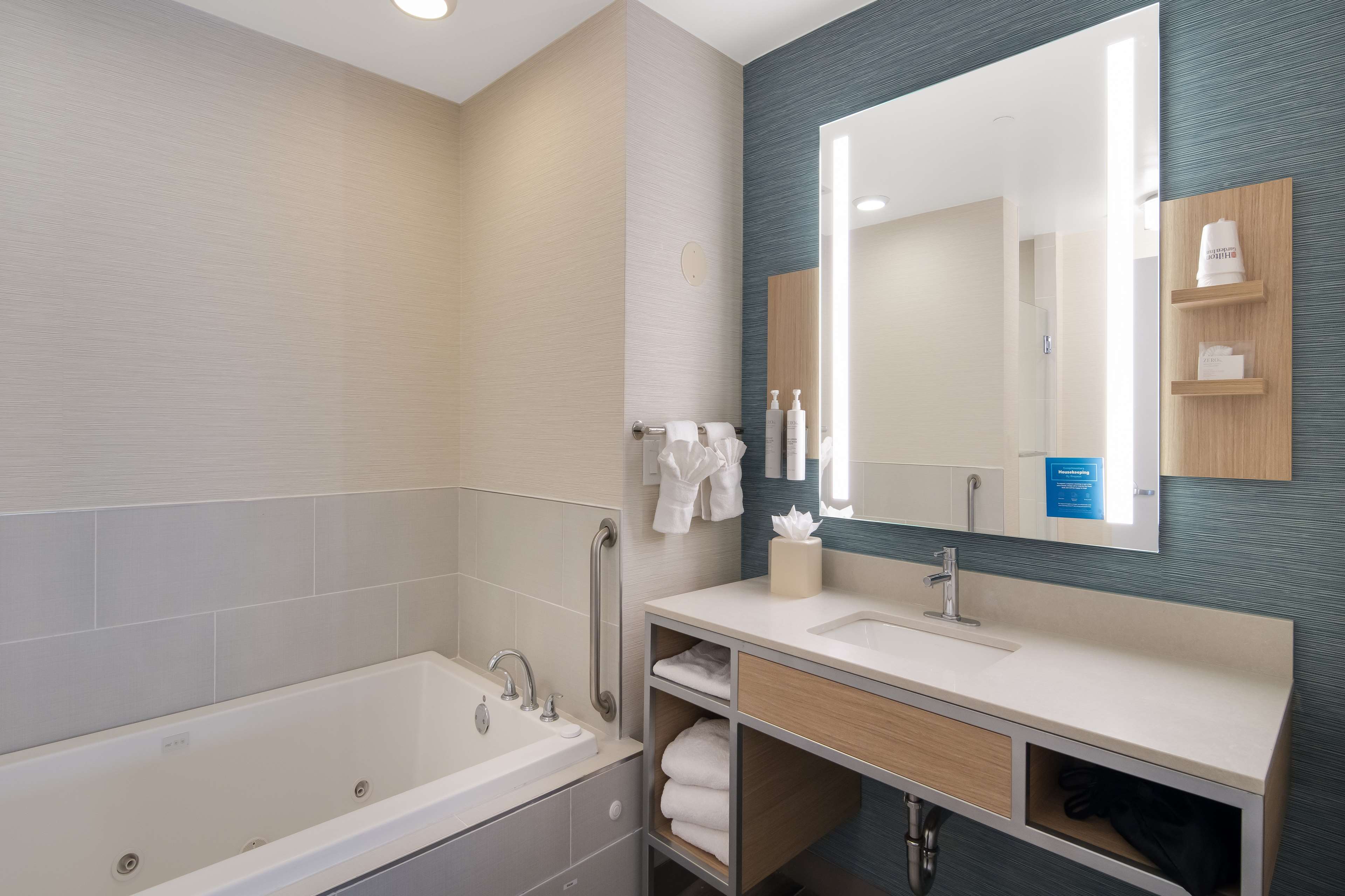 Hilton Garden Inn Madison West/Middleton - Tap to explore photos