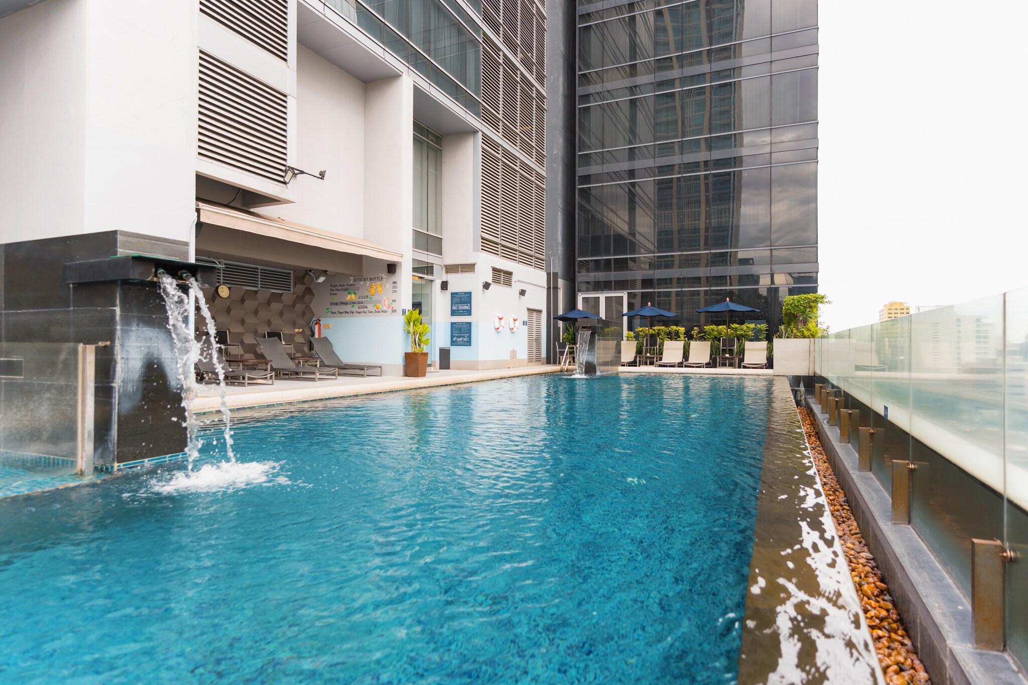 Four Points by Sheraton Bangkok Ploenchit - Tap to explore photos