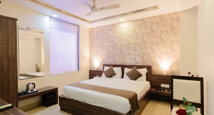 FabHotel Signature Inn Room Type - Deluxe Room