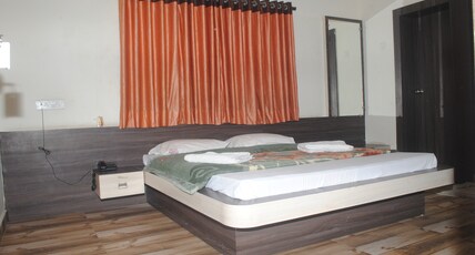 Hotel Madhuvan Room Type - Deluxe Room