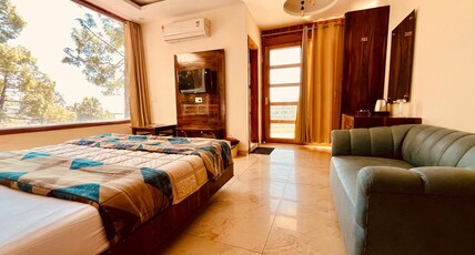 Hadley Inn Kasauli Room Type - Premium rooms with balcony