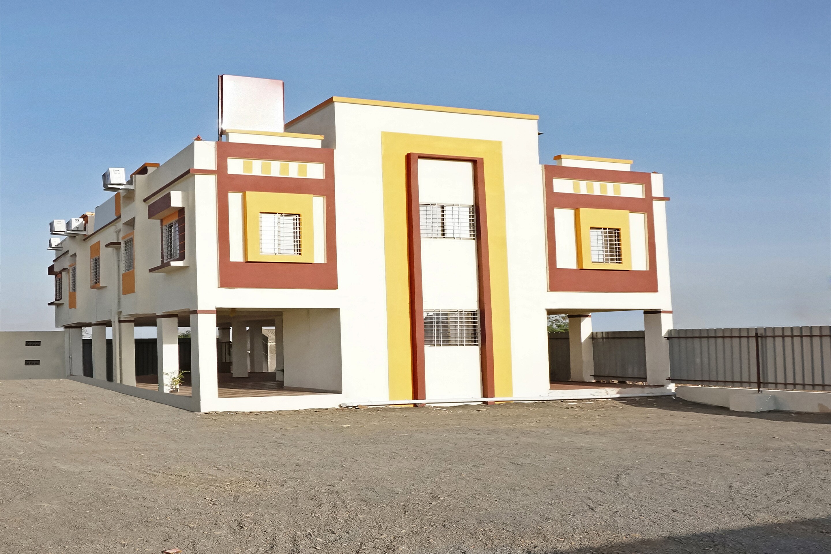 Hotel O Kohinoor - Tap to explore photos