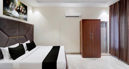 Collection O City Centre Sapror Formerly Hotel Greens Room Type - Classic