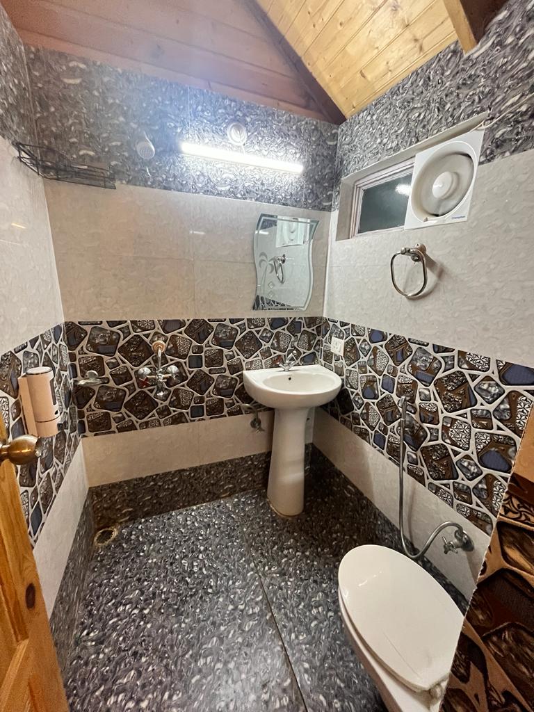 Kings Cottage | Kainchi Dham/Sattal/Nainital - Tap to explore photos