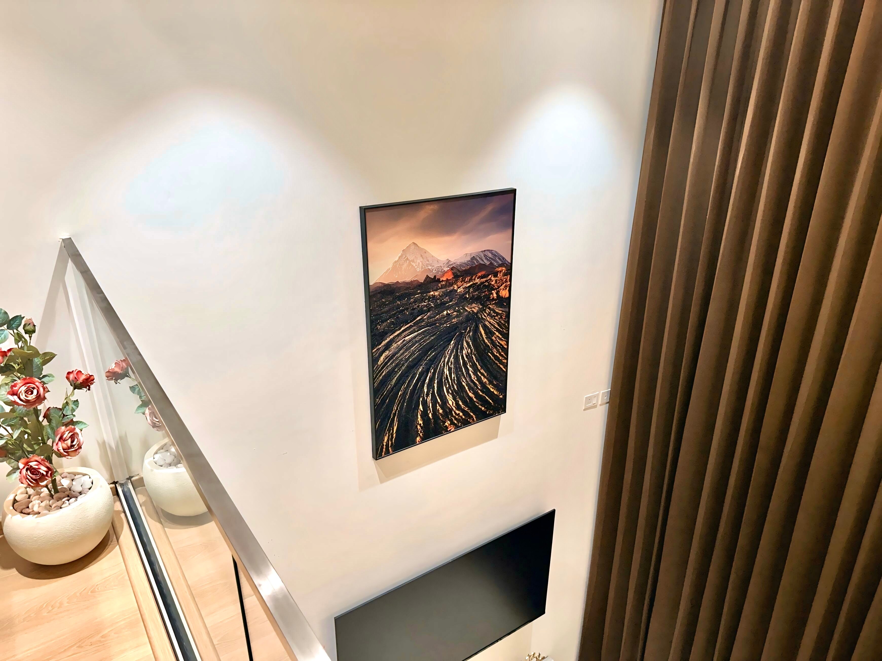 Bridgerton Autumn Luxury Duplex with Balcony - Tap to explore photos
