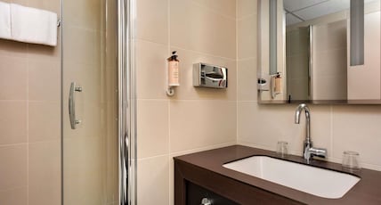Mercure Vichy Thermalia Room Type - Superior Room for PRM, with a double bed