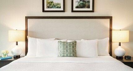 Hotel Ballast Wilmington, Tapestry Collection by Hilton Room Type - 1 KING BED RIVERVIEW Hotel Ballast Wilmington, Tapestry Collection by Hilton Room Type - 1 KING BED RIVERVIEW