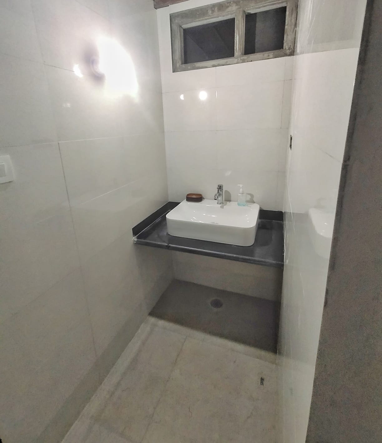 The Glide Inn - Tap to explore photos