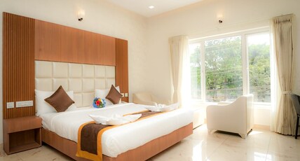 Sukhi A Luxury Stay Inn Room Type - Luxury Room with Balcony