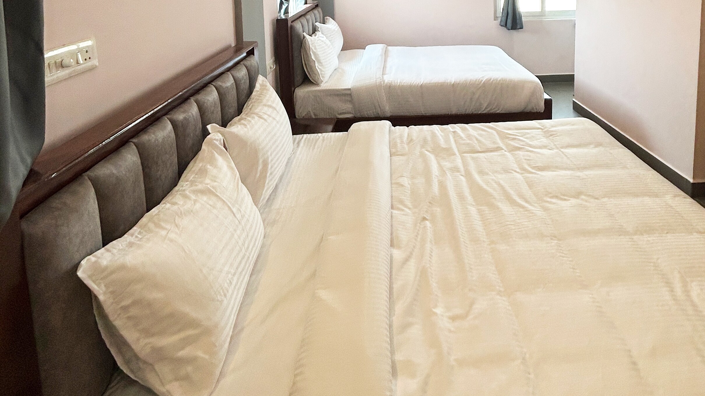 Asoka White Town Homestay - Tap to explore photos