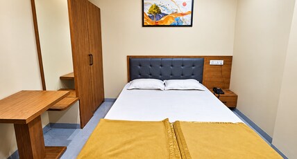 StayGuru Hotel Paradise Inn Room Type - DELUXE ROOM StayGuru Hotel Paradise Inn Room Type - DELUXE ROOM