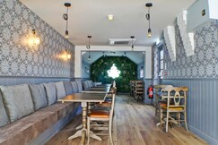 OYO Tamworth Arms Boutique Pub & Hotel