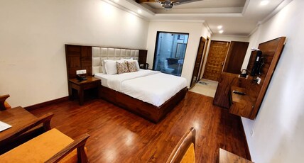 Hotel Highland Room Type - Super Deluxe Room with private balcony