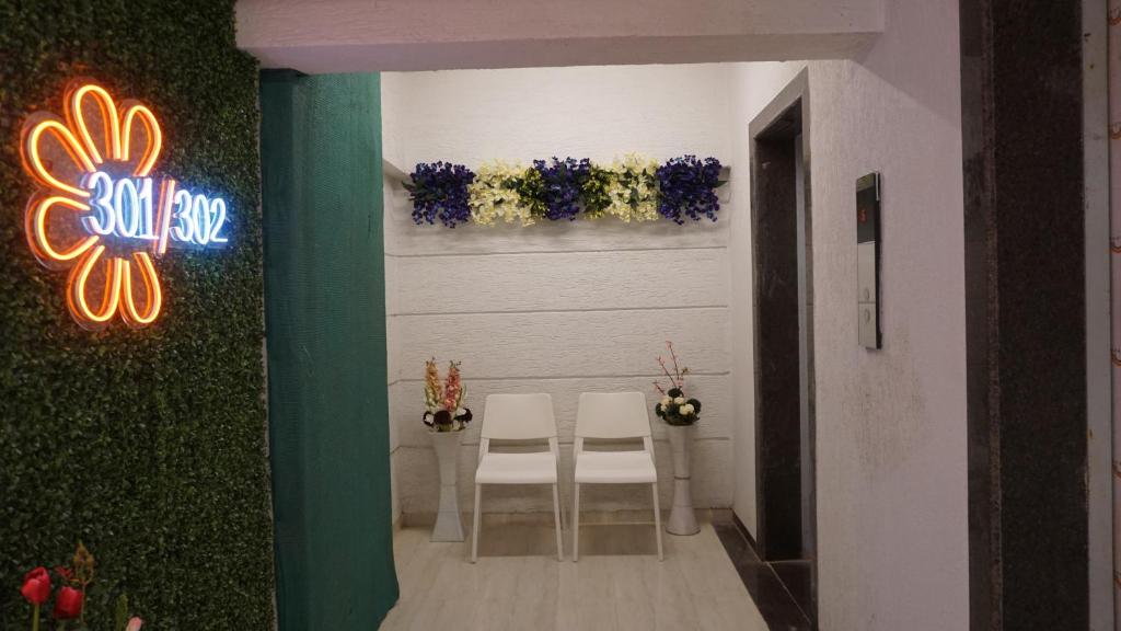 2BHK Service Apartment In Chembur by Flora Stay - Tap to explore photos