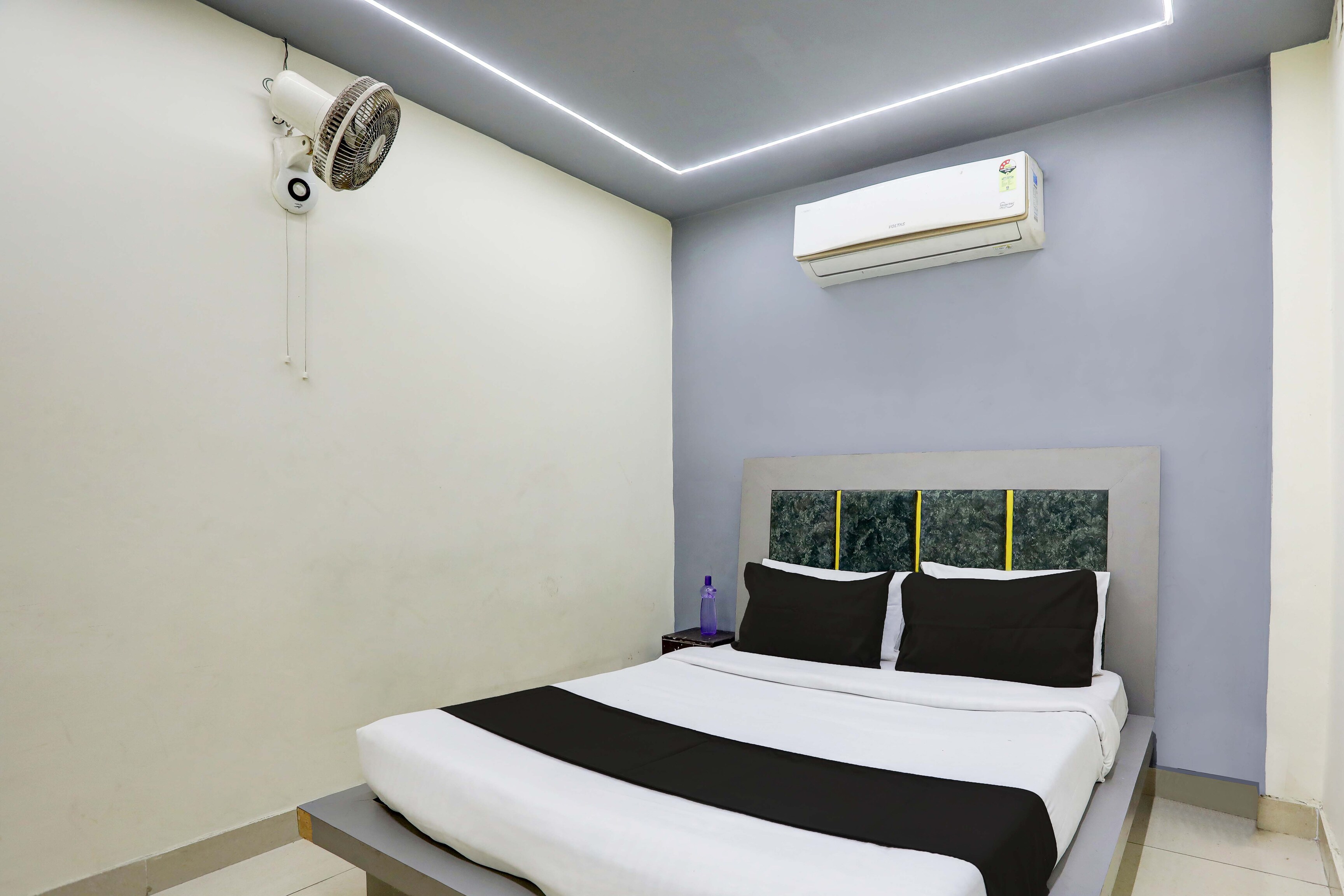 Hotel O Galaxy - Tap to explore photos