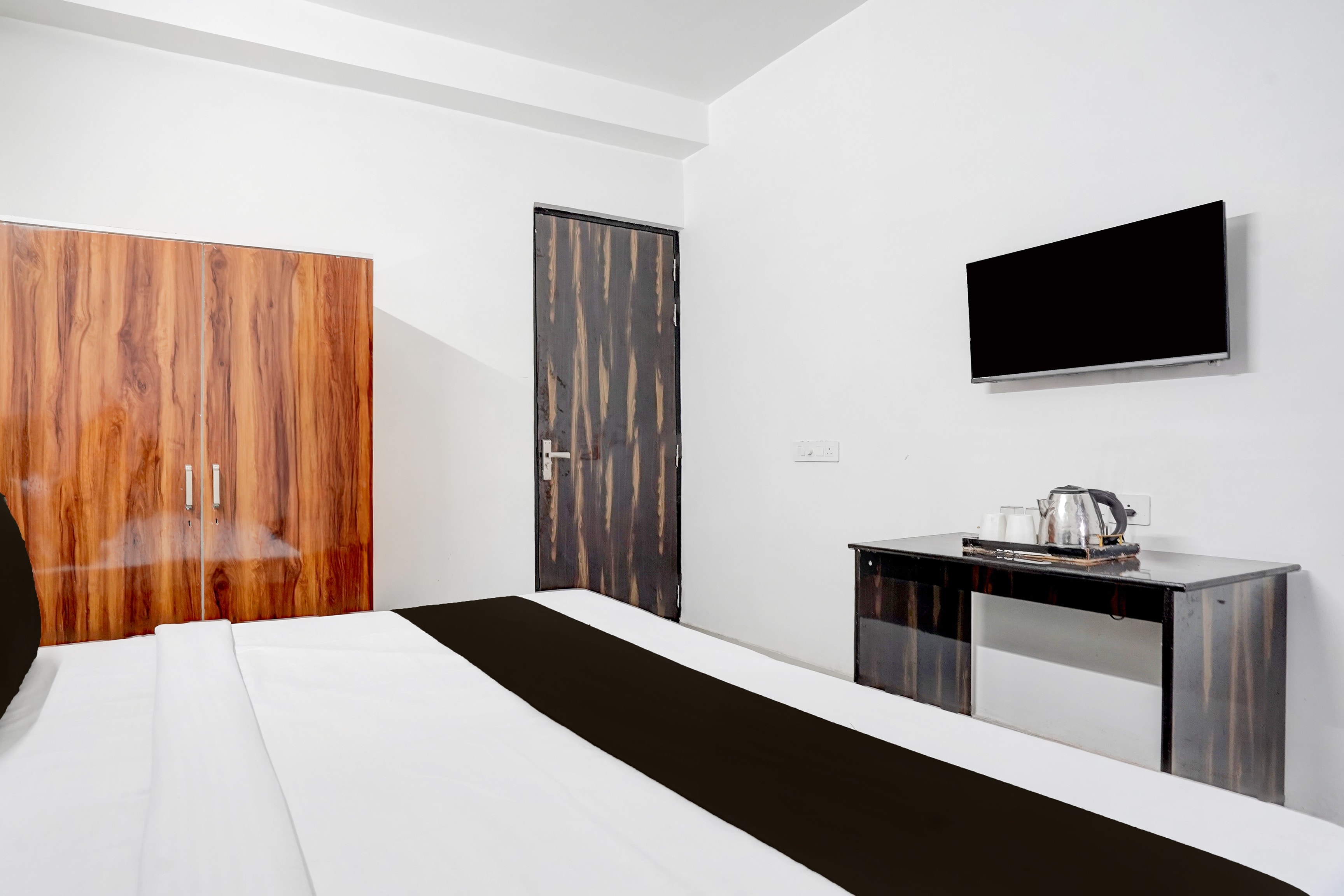 Collection O Sector 7 Rohini Formerly Giriraj Residency - Tap to explore photos