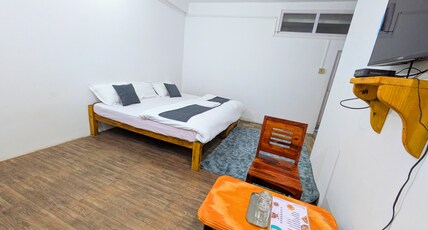 Accomoon hotels Room Type - King bed deluxe family room with extra mattress