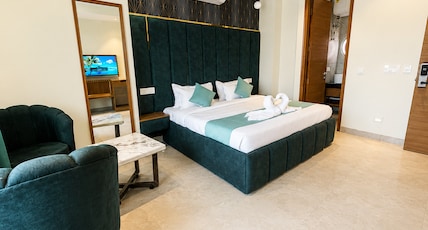 GLENSTAR HOTEL Room Type - LUXURY ROOM WITH CITY VIEW KING BED GLENSTAR HOTEL Room Type - LUXURY ROOM WITH CITY VIEW KING BED