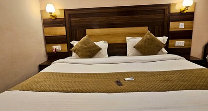 Hotel Geetanjali Palace Room Type - Deluxe Triple Bed With View