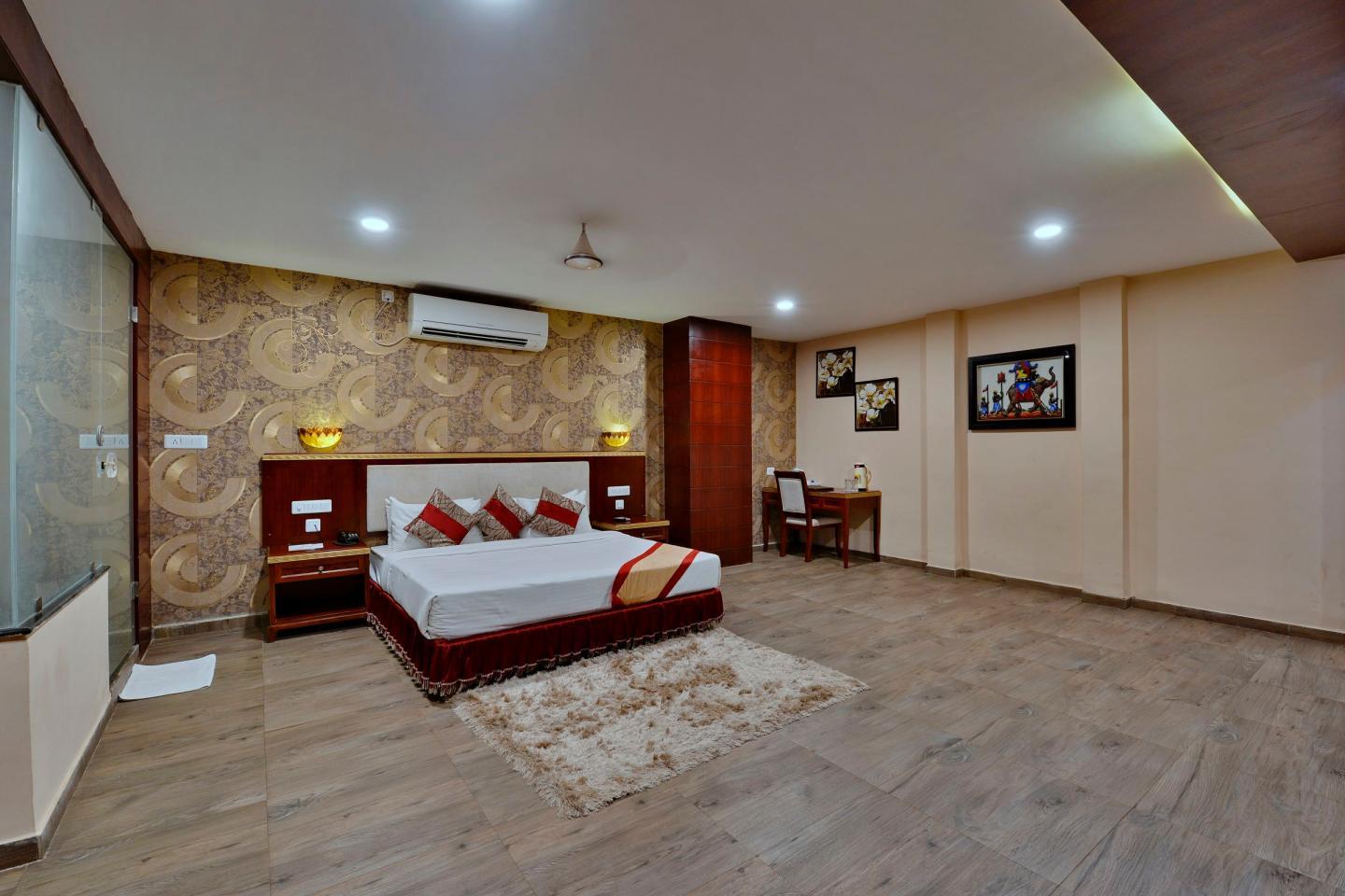 Hotel Silver Oak - Tap to explore photos