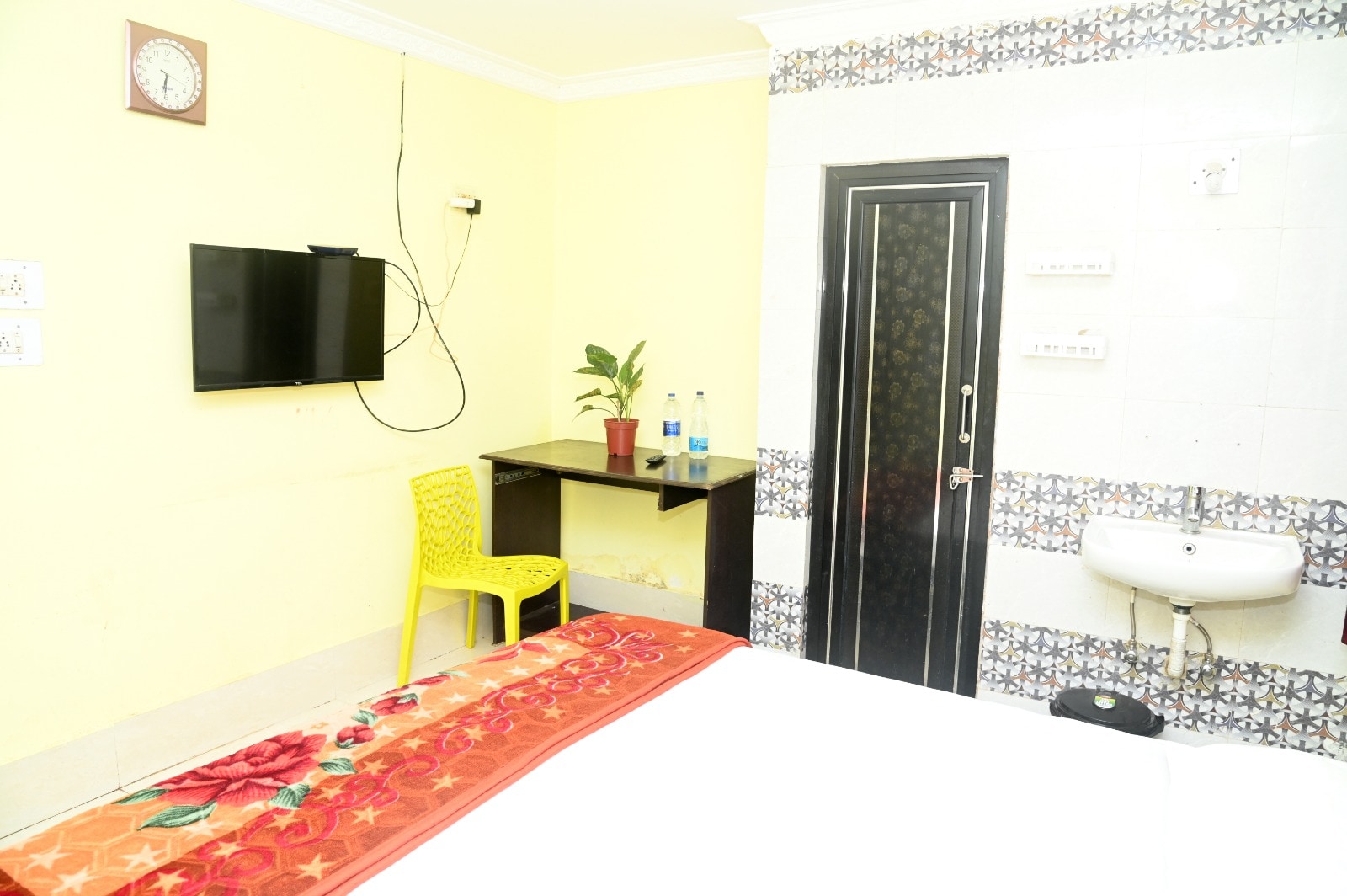 Sai Shakti Guest House - Tap to explore photos
