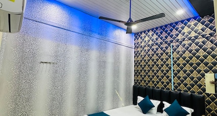 Virat paying guest house Room Type - Deluxe Double Bed Room – Room No. 102 (AC | TV | Geyser)