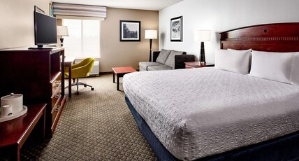 Hampton Inn by Hilton Longmont Room Type - 1KING STUDY SOFABED NOSMOK