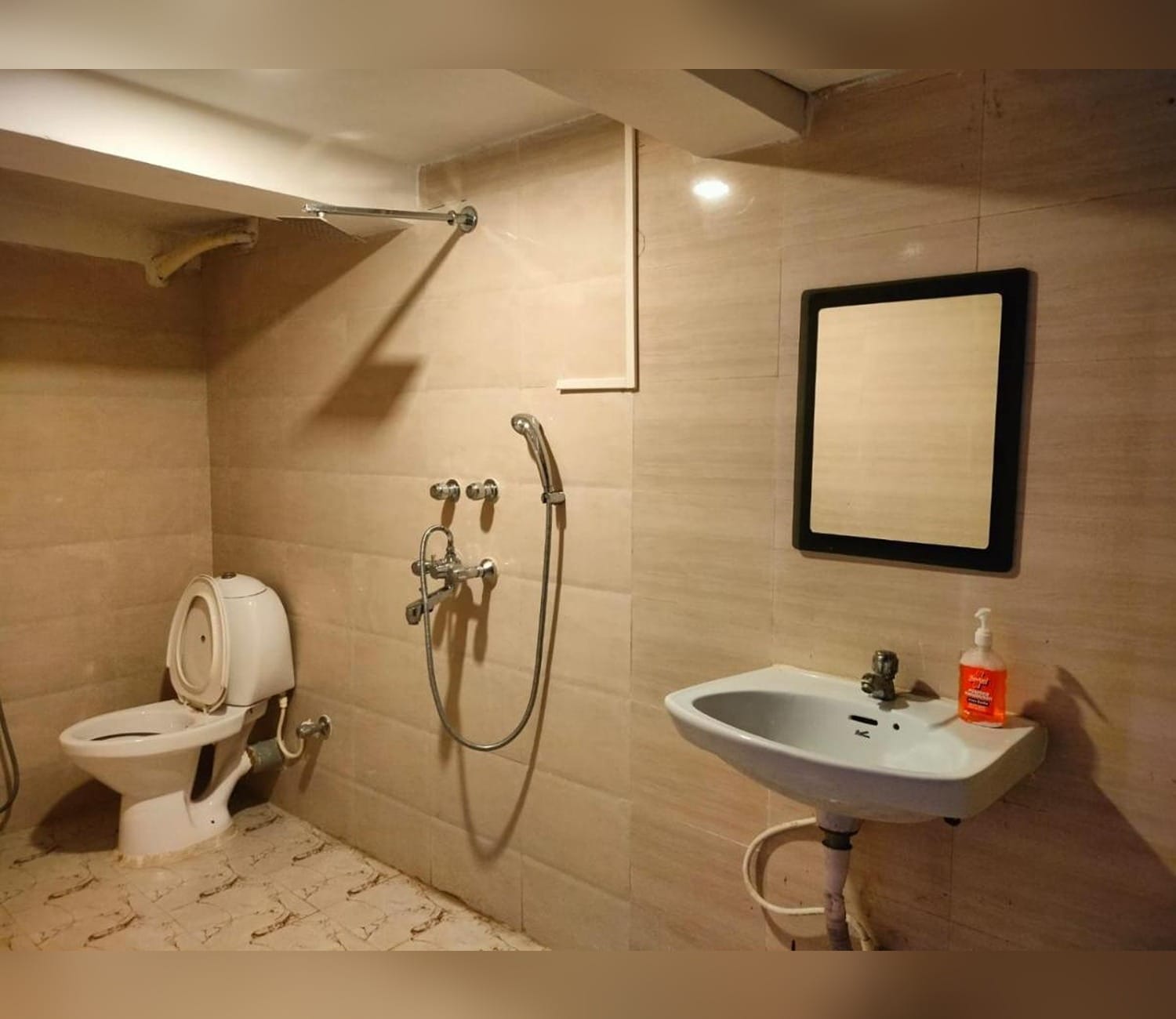 HOTEL UCS - Tap to explore photos