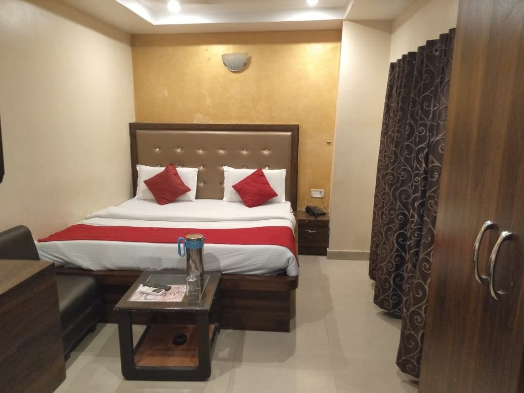 HOTEL YASH 150 Meters from railway station - Tap to explore photos