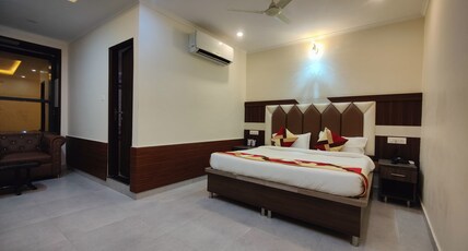 Mandi Heights - A Hotel with Restaurant & Bar Room Type - Deluxe Room