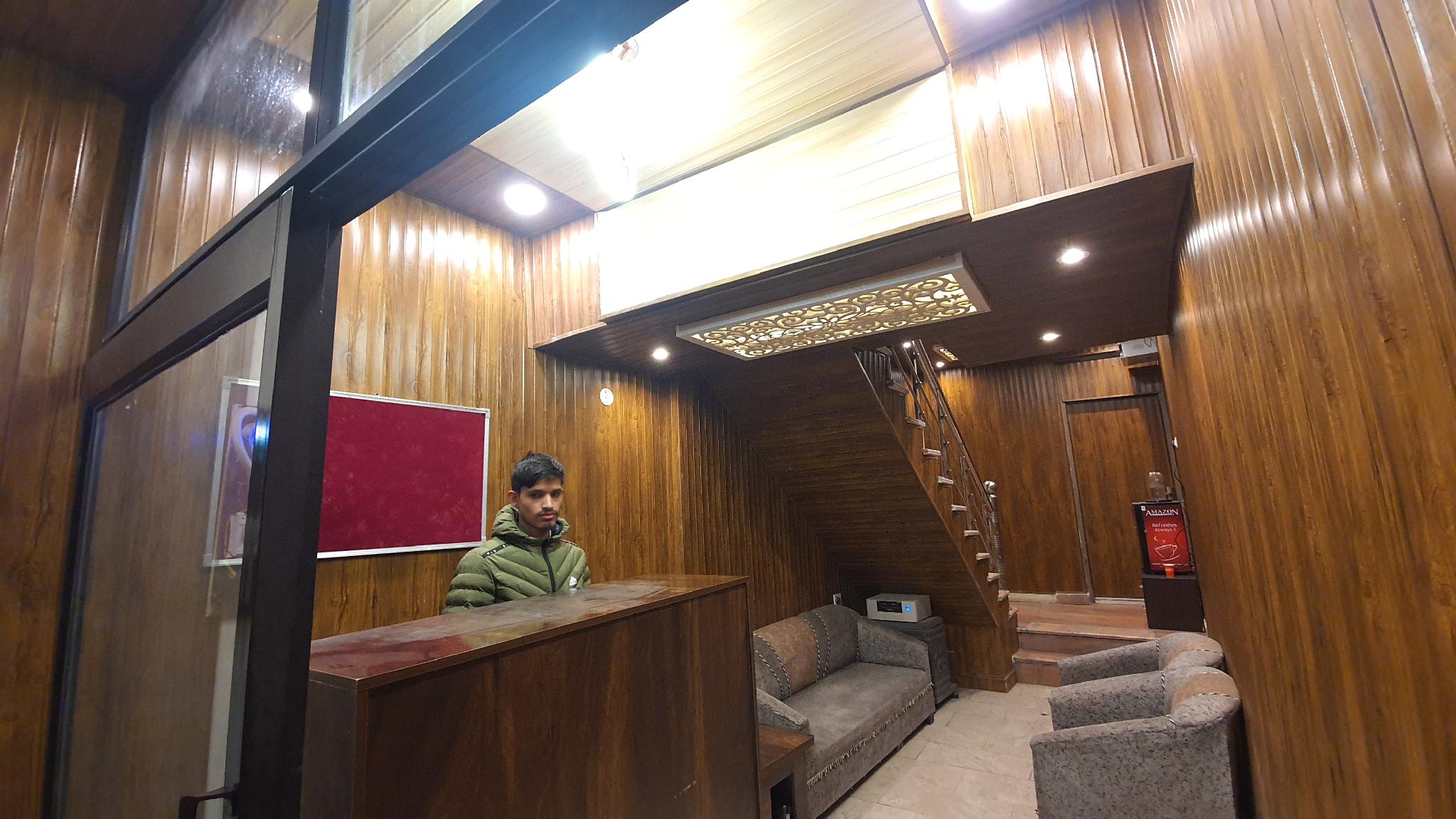 Hotel Townhouse - Tap to explore photos