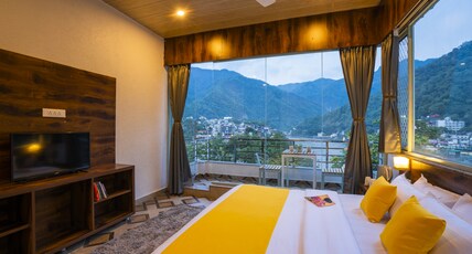 Zostel Rishikesh (Laxman Jhula) Room Type - Luxury Room (with balcony and river view)
