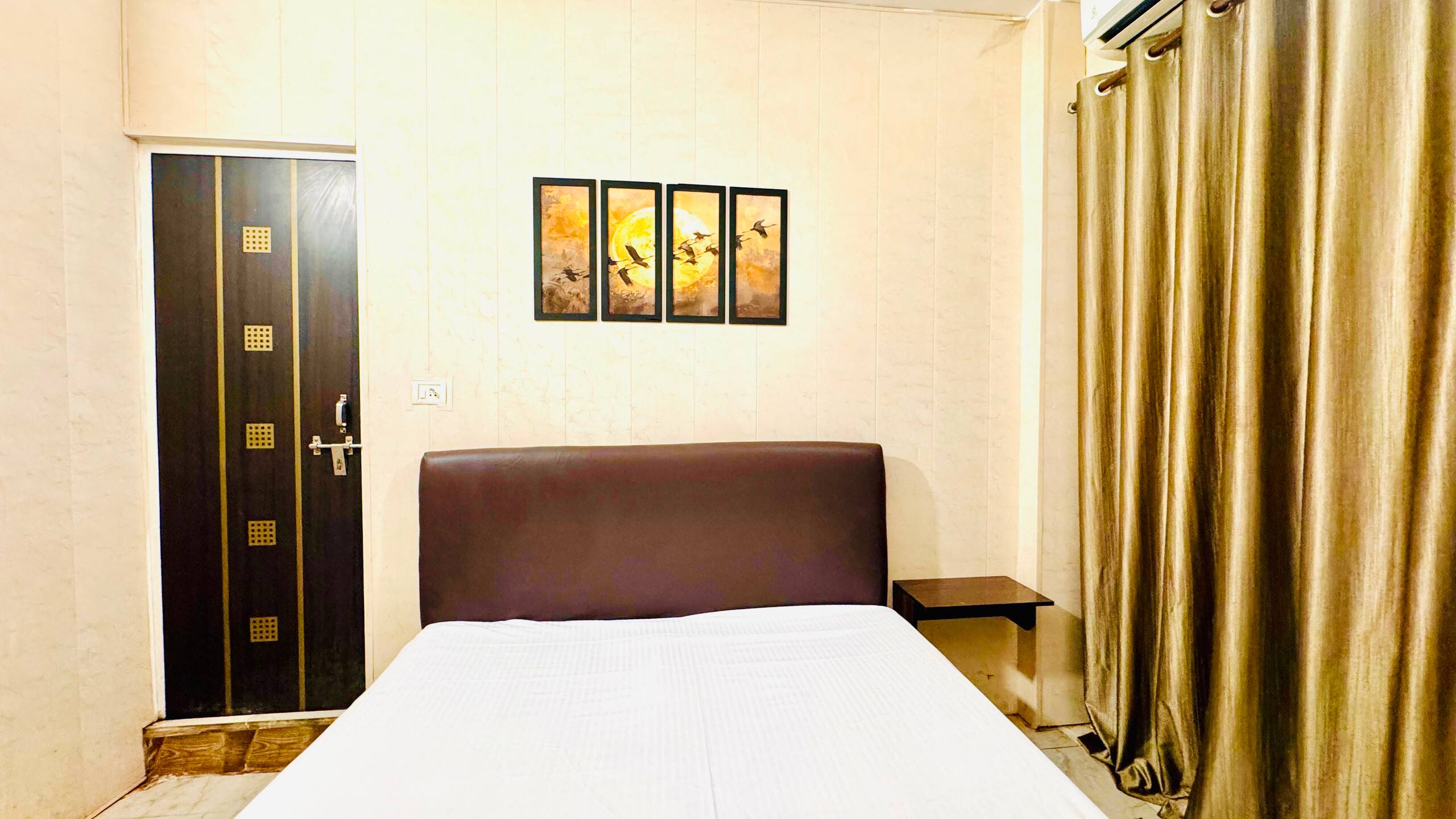Cozy stay nearby Munshipulia metro - Tap to explore photos