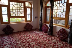 Hotel O Home Shugufta Villa Homestay