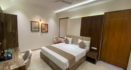 Hotel JJM Palace Room Type - Deluxe Room with City View